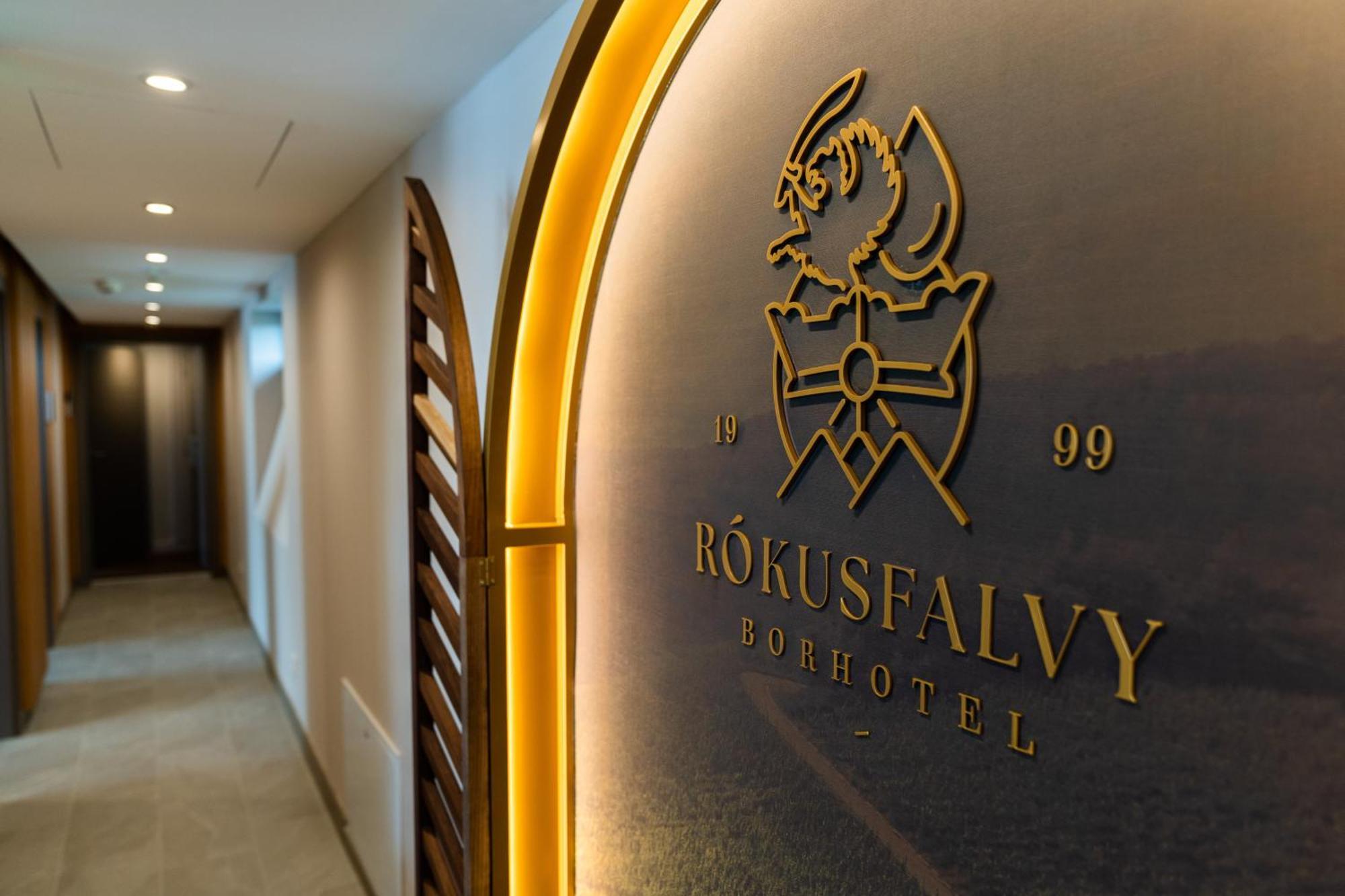 Rokusfalvy Borhotel Es Fogado Etyek Εξωτερικό φωτογραφία